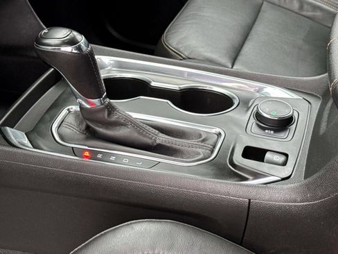 Certified 2020 Chevrolet Traverse LT image 17