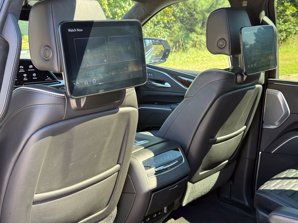 Used 2023 Cadillac Escalade ESV Sport Platinum w/ Heavy-Duty Trailer Package AWD/4WD image 29