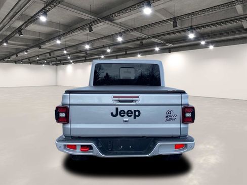 Used 2022 Jeep Gladiator Overland image 6