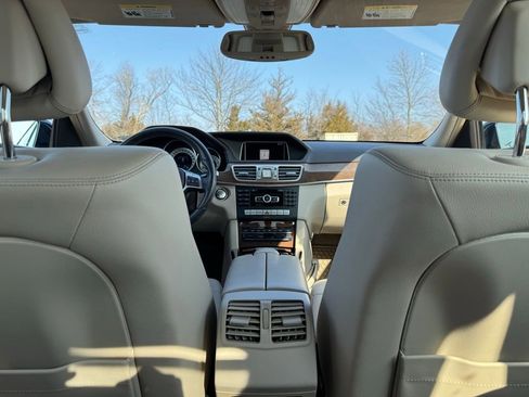 Used 2014 Mercedes-Benz E 350 4MATIC Sedan image 30