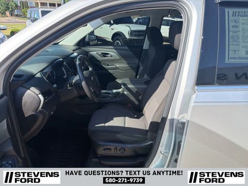 Used 2021 Chevrolet Traverse LT FWD image 16