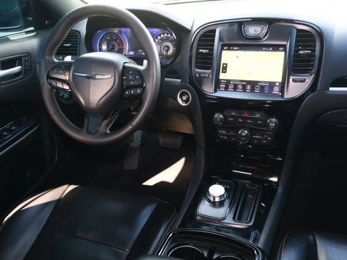 Used 2023 Chrysler 300 S w/ Comfort Group RWD image 10