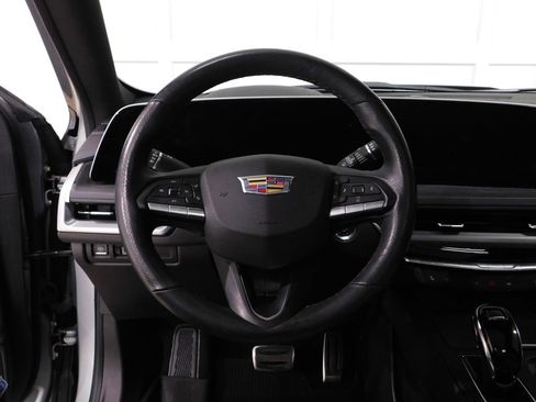 Used 2024 Cadillac XT4 Sport image 40