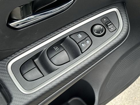 New 2025 Nissan Versa SR image 16