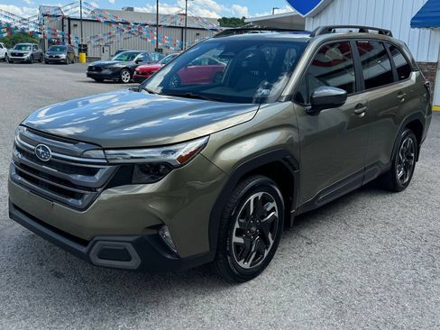 Used 2025 Subaru Forester Limited AWD/4WD image 3
