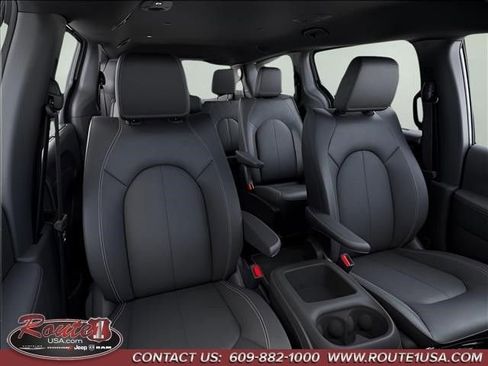 New 2026 Chrysler Pacifica Select image 17