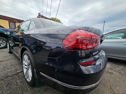 Used 2017 Volkswagen Passat 1.8T SEL Premium FWD image 3