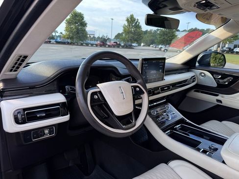 Used 2023 Lincoln Aviator Black Label w/ Jet Package image 13