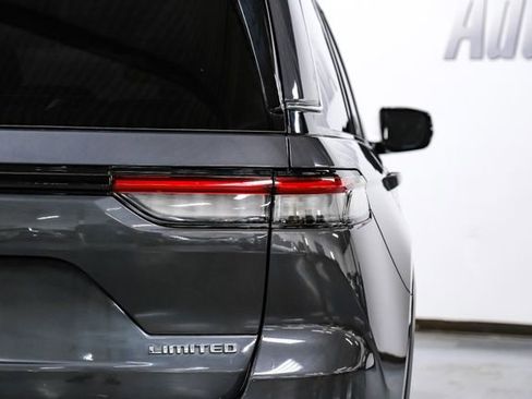 Used 2022 Jeep Grand Cherokee Limited image 48