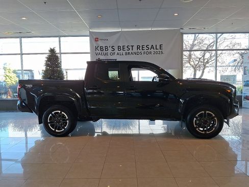 Used 2024 Toyota Tacoma TRD Sport image 8