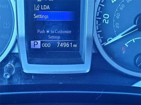 Used 2020 Toyota Tacoma V6 image 22