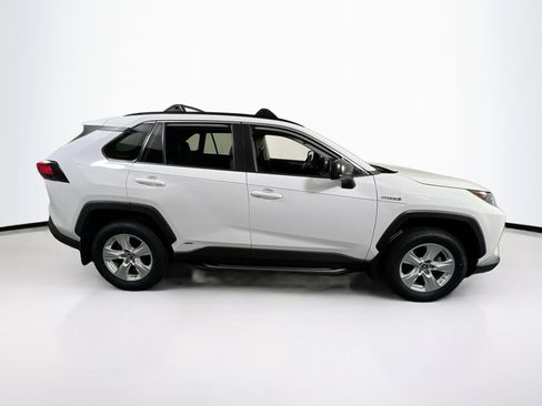 Used 2019 Toyota RAV4 LE image 4