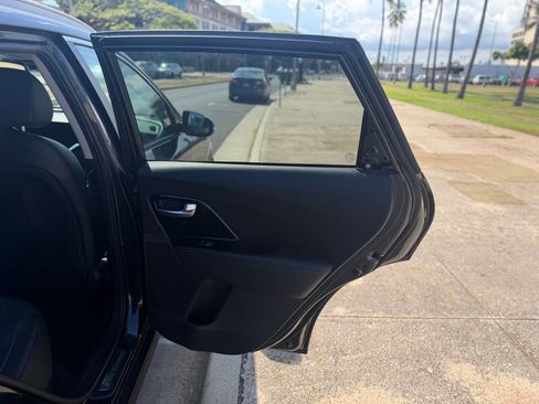 Used 2022 Kia Niro EX Premium FWD image 11