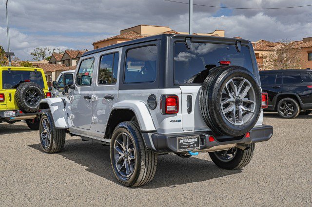 Used 2024 Jeep Wrangler Unlimited w/ Convenience Group AWD/4WD image 6