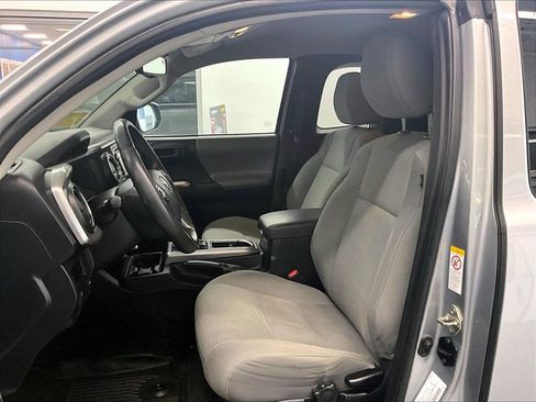 Used 2018 Toyota Tacoma SR5 image 10