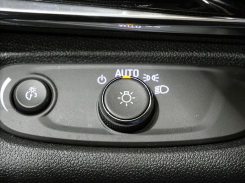 Used 2025 Buick Envista Sport Touring image 14