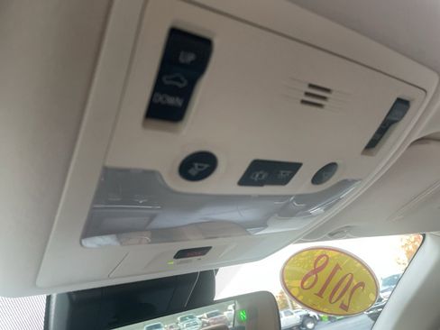 Used 2018 Lexus IS 300 AWD image 15