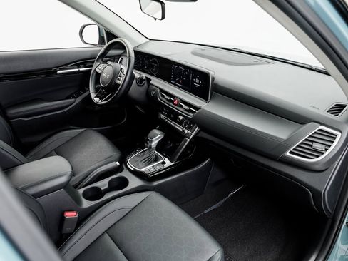 Used 2024 Kia Seltos EX image 21