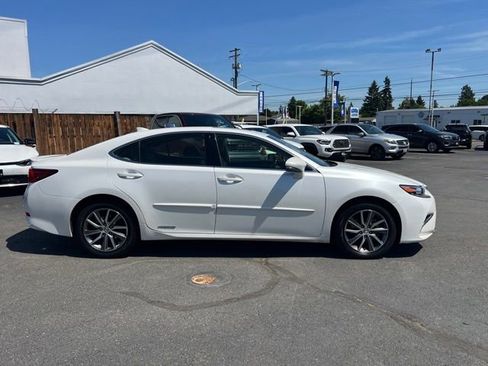 Used 2018 Lexus ES 300h w/ Navigation Package FWD image 6