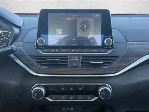 Used 2023 Nissan Altima 2.5 SV image 17