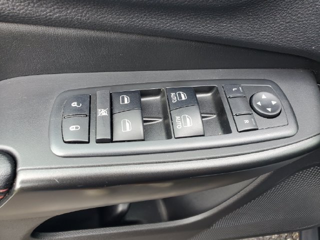 Used 2019 Jeep Cherokee Trailhawk AWD/4WD image 18