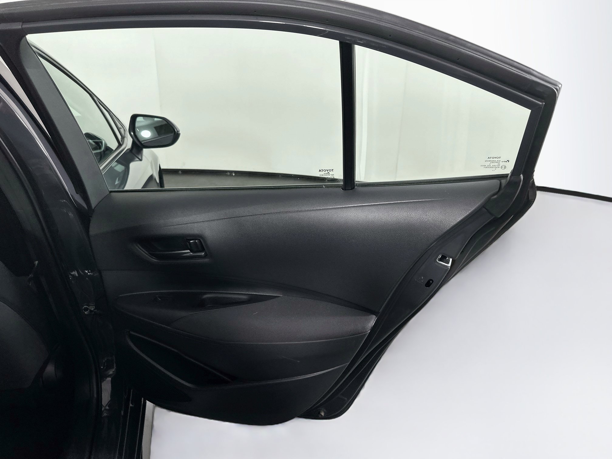 Used 2025 Toyota Corolla LE FWD image 28