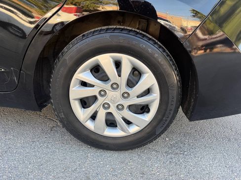 Used 2018 Hyundai Elantra SE FWD image 13