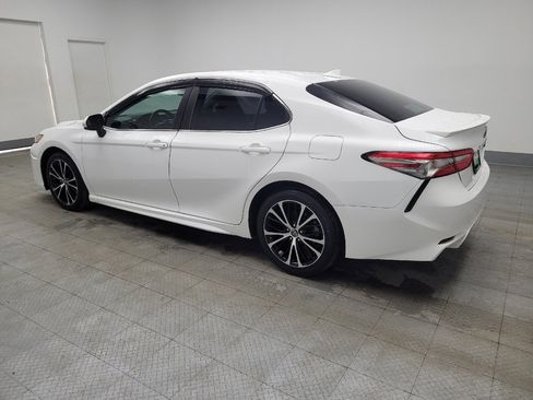 Used 2019 Toyota Camry SE image 3