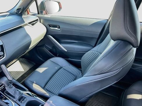 Used 2024 Toyota Corolla Cross AWD Hybrid w/ Convenience Package image 5