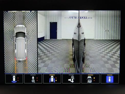 Used 2024 GMC Yukon SLT w/ SLT Luxury Package AWD/4WD image 25