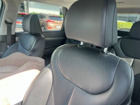 Used 2022 Hyundai Palisade SEL w/ Premium Package FWD image 9