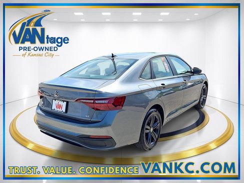 Used 2024 Volkswagen Jetta SE FWD image 6