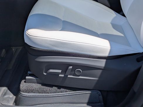 Used 2026 Tesla Model Y 2WD image 15
