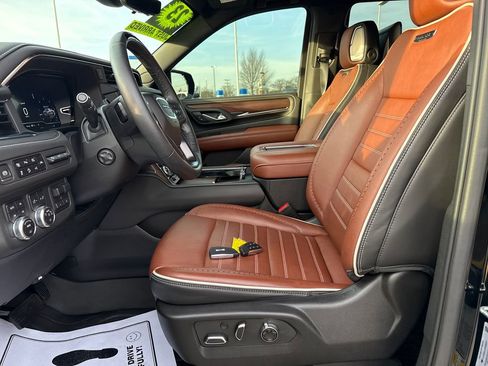 Used 2023 GMC Yukon Denali Ultimate image 11