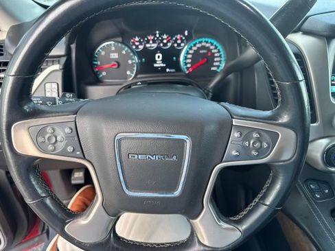 Used 2019 GMC Yukon Denali w/ Denali Ultimate Package AWD/4WD image 8