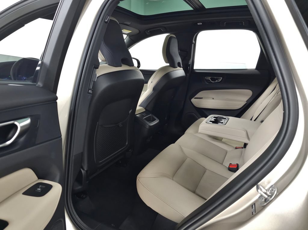 Used 2026 Volvo XC60 B5 Plus AWD/4WD image 32