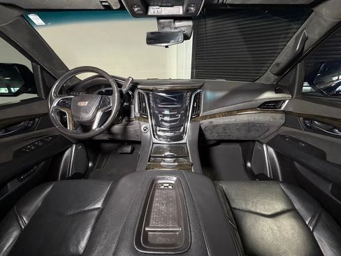 Used 2017 Cadillac Escalade Platinum RWD image 27