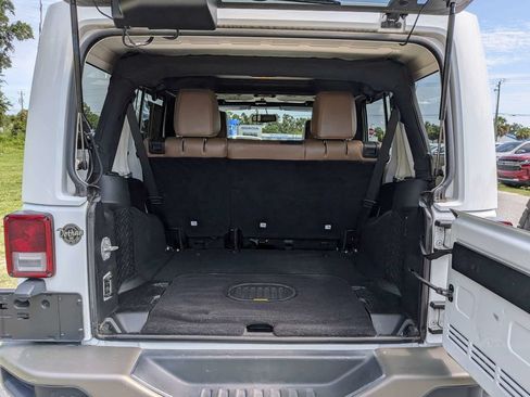 Used 2017 Jeep Wrangler Unlimited Sahara AWD/4WD image 12