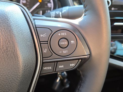 Used 2024 Toyota Camry SE image 30