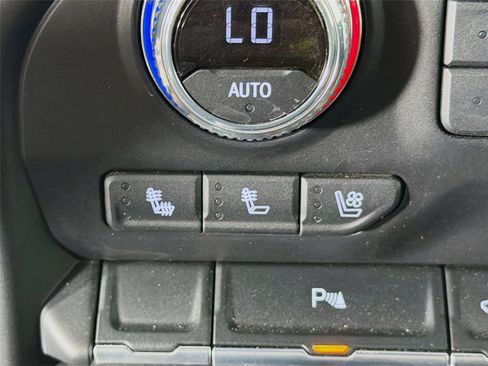 Used 2022 GMC Sierra 2500 AT4 w/ AT4 Preferred Package AWD/4WD image 22