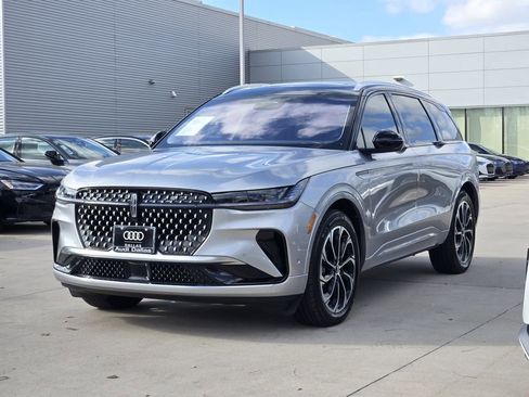 Used 2024 Lincoln Nautilus Reserve w/ Equipment Group 202A image 4