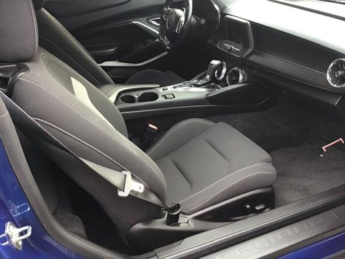 Used 2018 Chevrolet Camaro LT RWD image 5
