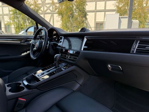 Certified 2026 Porsche Macan AWD/4WD image 24