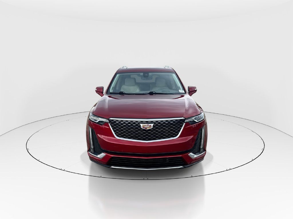 Used 2023 Cadillac XT6 Premium Luxury w/ Technology Package FWD image 3