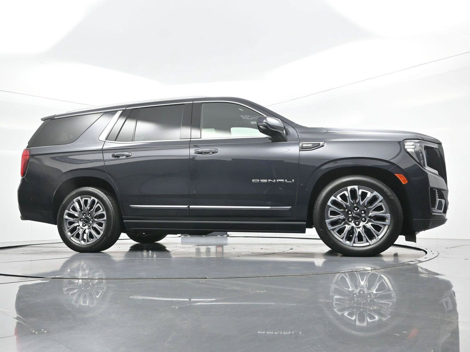 Used 2023 GMC Yukon Denali Ultimate AWD/4WD image 54