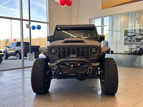 Used 2024 Jeep Gladiator Rubicon w/ Technology Group image 4