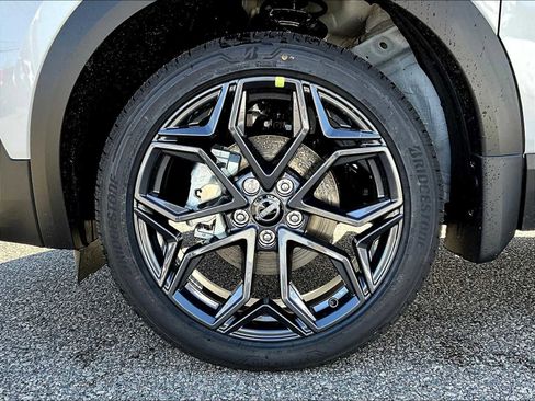 New 2025 Nissan Kicks SR image 8