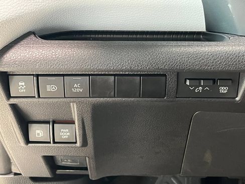 Used 2025 Toyota Sienna XLE w/ XLE Plus Package AWD/4WD image 36