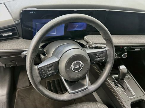 Used 2025 Nissan Kicks SV AWD/4WD image 18