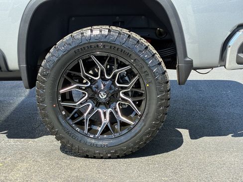 Used 2025 Chevrolet Silverado 2500 LTZ w/ LTZ Convenience Package AWD/4WD image 11